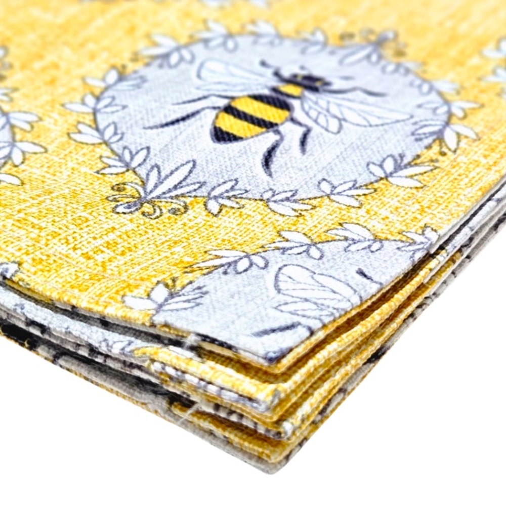 Bee Design Indoor Outdoor Fade resistant Placemats Set‎ of 4